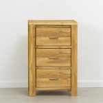 komoda drewniana świerkowa z szufladami w stylu skandynawskim