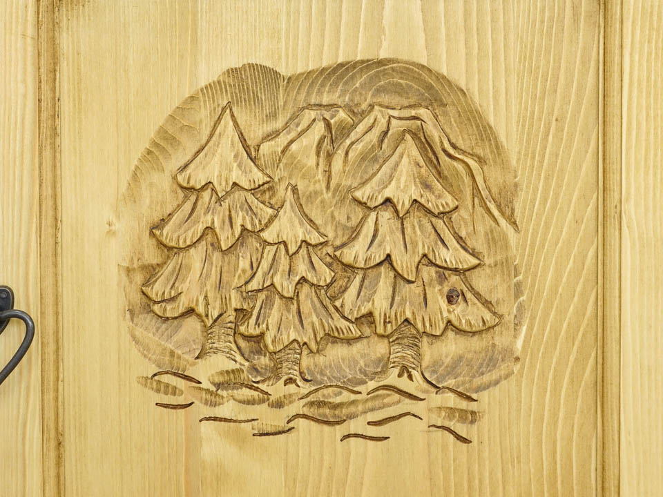 komoda drewniana zdobiona góralska