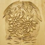 komoda z drewna ozdobna