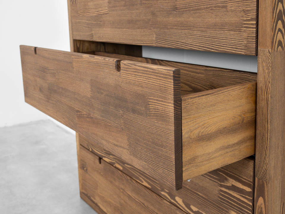 komoda z drewna sosnowego