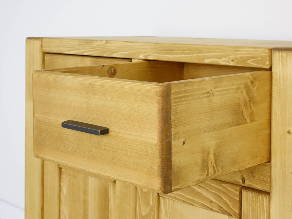 komoda z drewna świerkowego