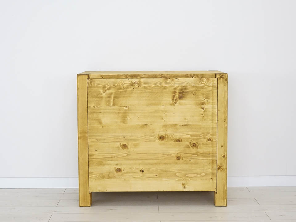 komoda z drewna świerkowego