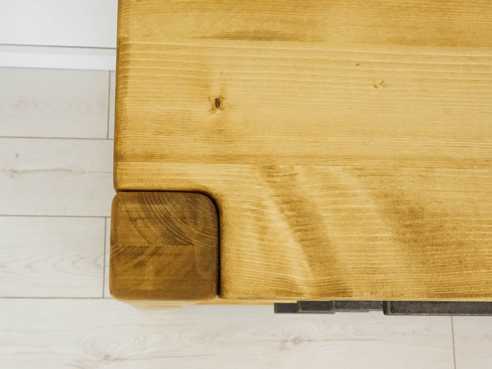 komoda z drewna świerkowego