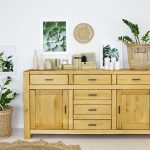 komoda z drewna świerkowego klasyczna do salonu