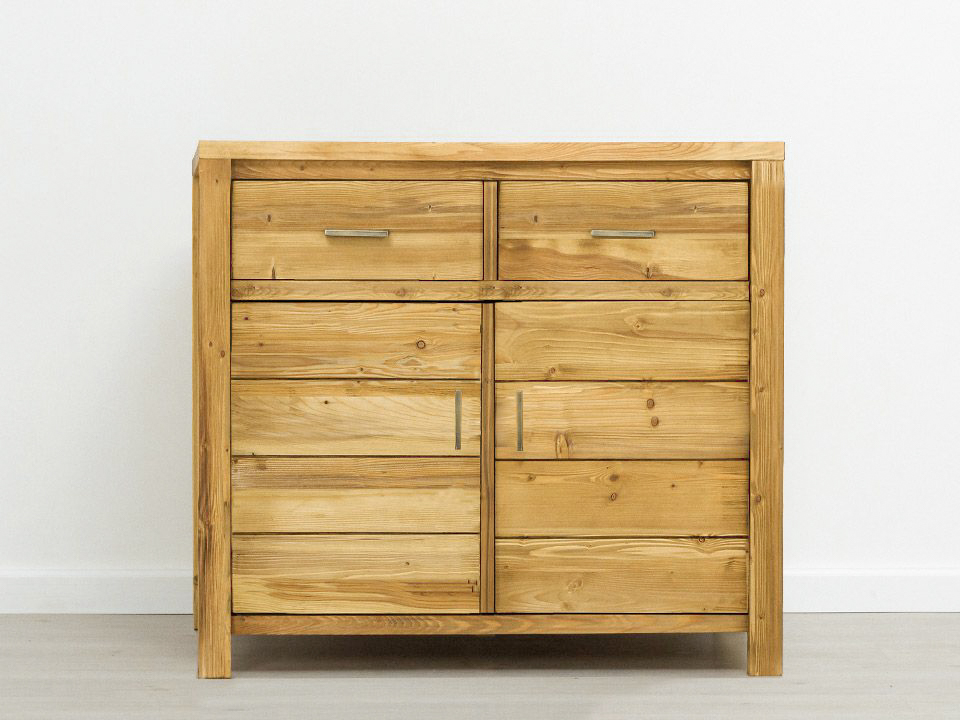 komoda z drewna świerkowego rustykalna do salonu