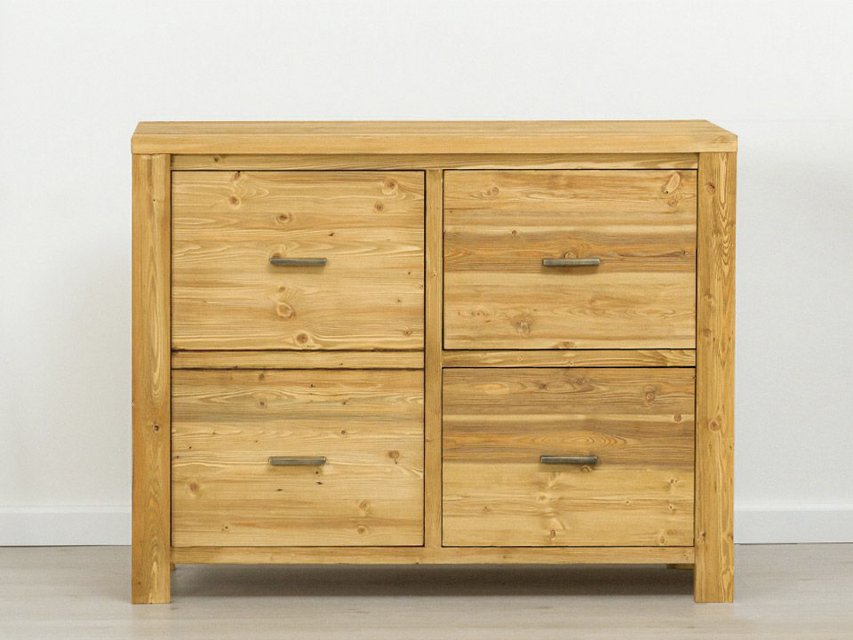 komoda z drewna świerkowego w stylu skandynawskim do salonu