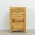 komoda z drewna świerkowego w stylu skandynawskim do sypialni