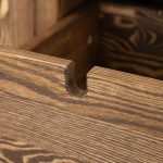 komoda z drewna wysoka