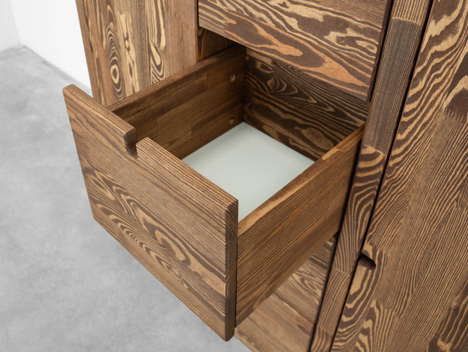 komoda z litego drewna sosnowego