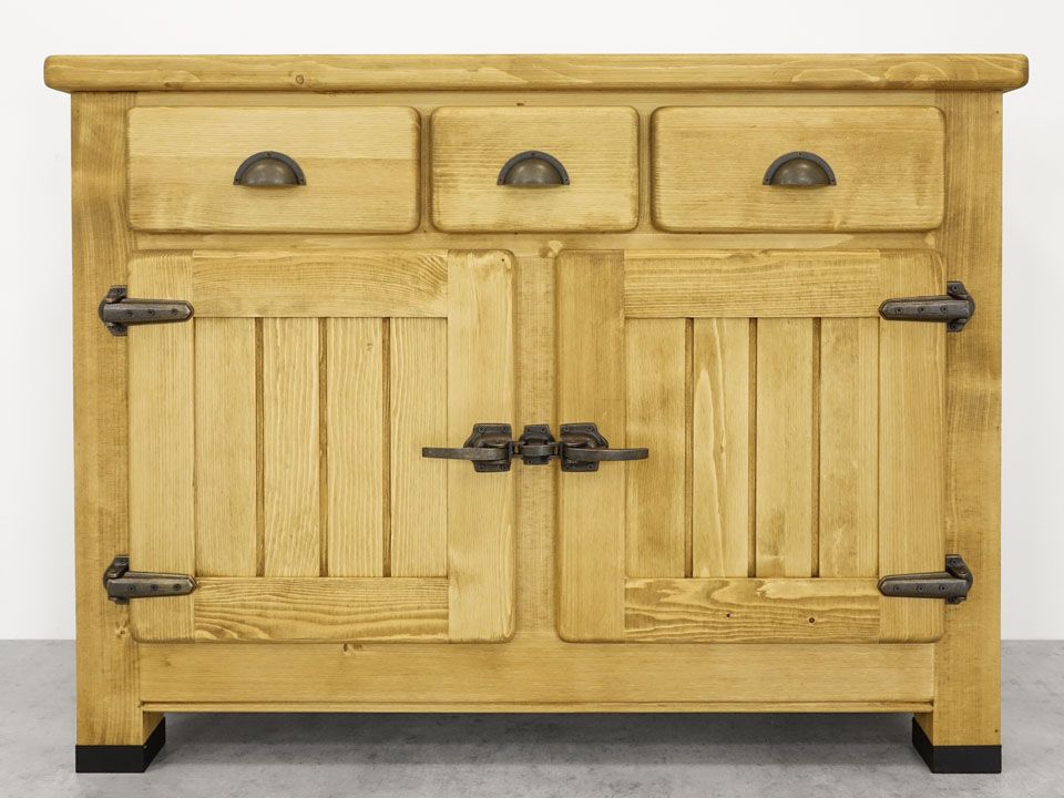komoda z litego drewna świerkowego