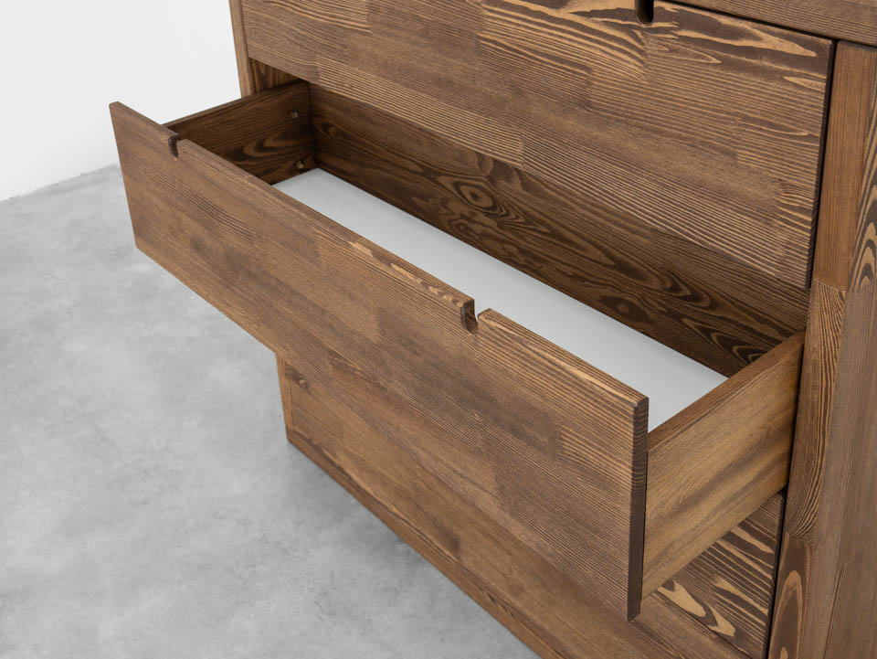 komody drewniane z szufladami