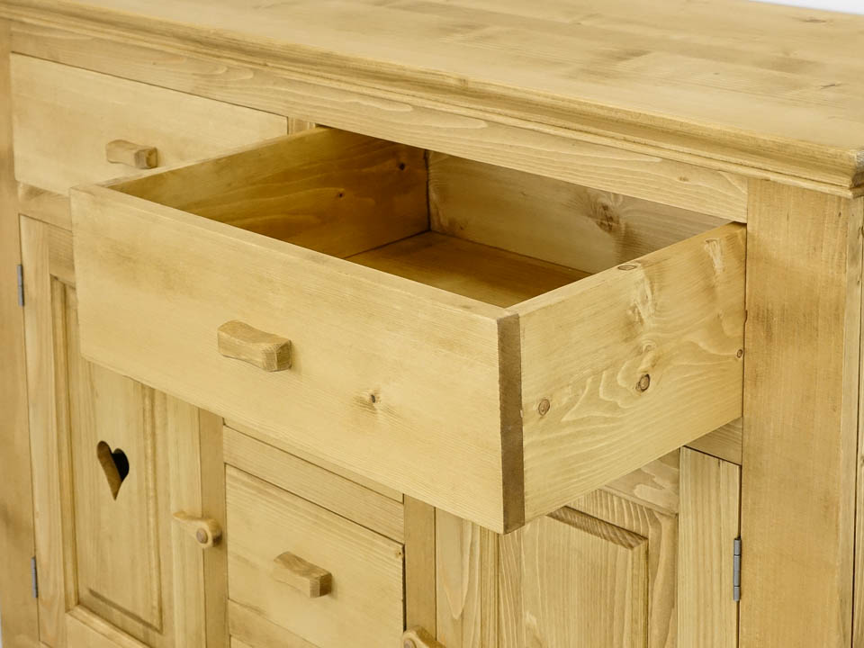 komody drewniane z szufladami do sypialni