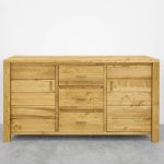 komody z drewna do salonu