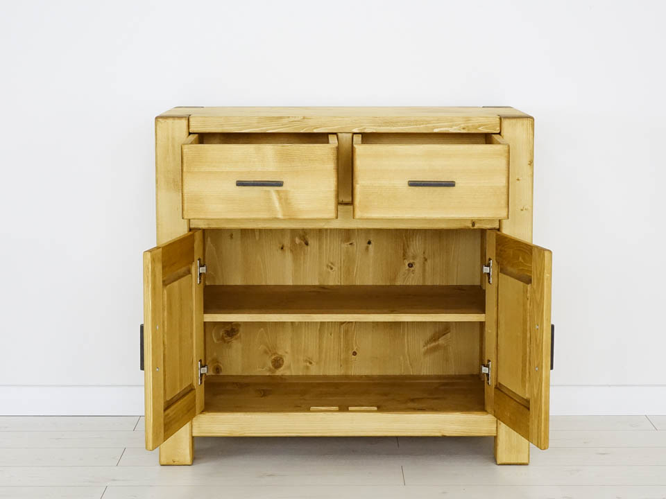 komody z drewna świerkowego