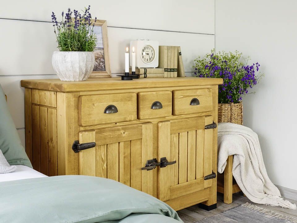 komody z drewna świerkowego rustykalne