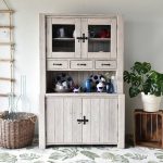 Rustykalny drewniany kredens