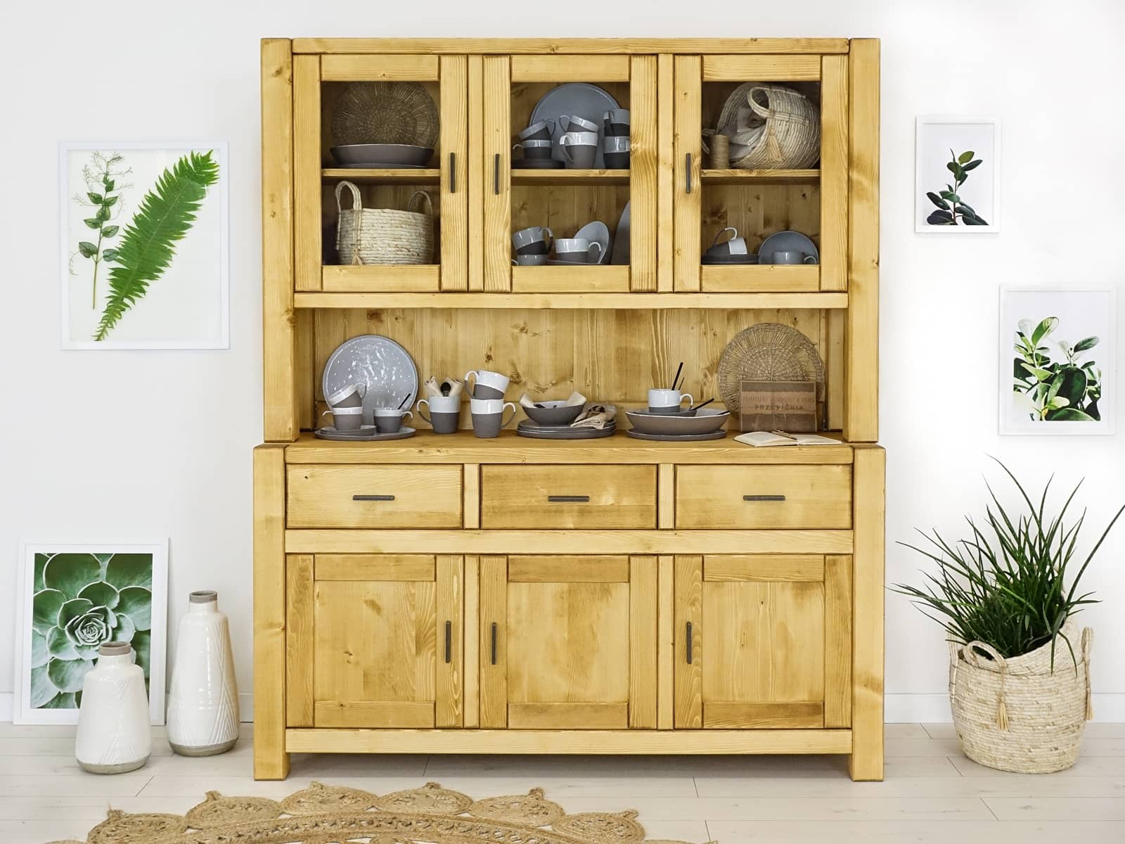 kredens drewniany klasyczny do salonu