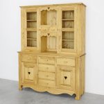 kredens drewniany świerkowy do salonu