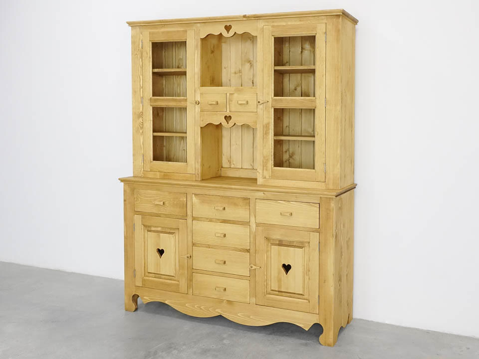 kredens drewniany świerkowy do salonu