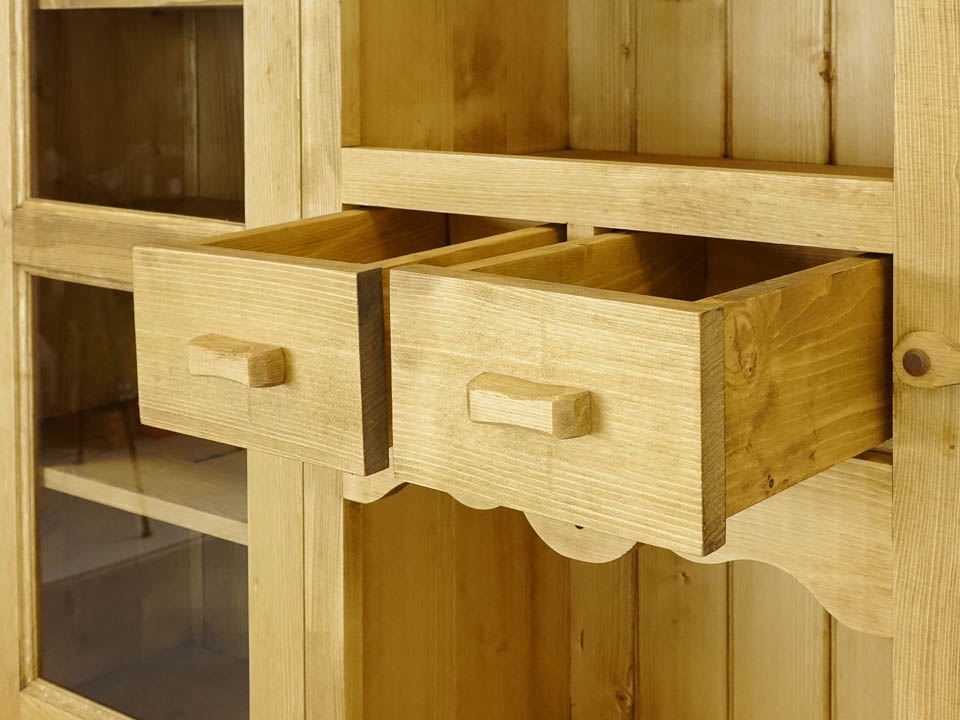 kredens drewniany z szufladami