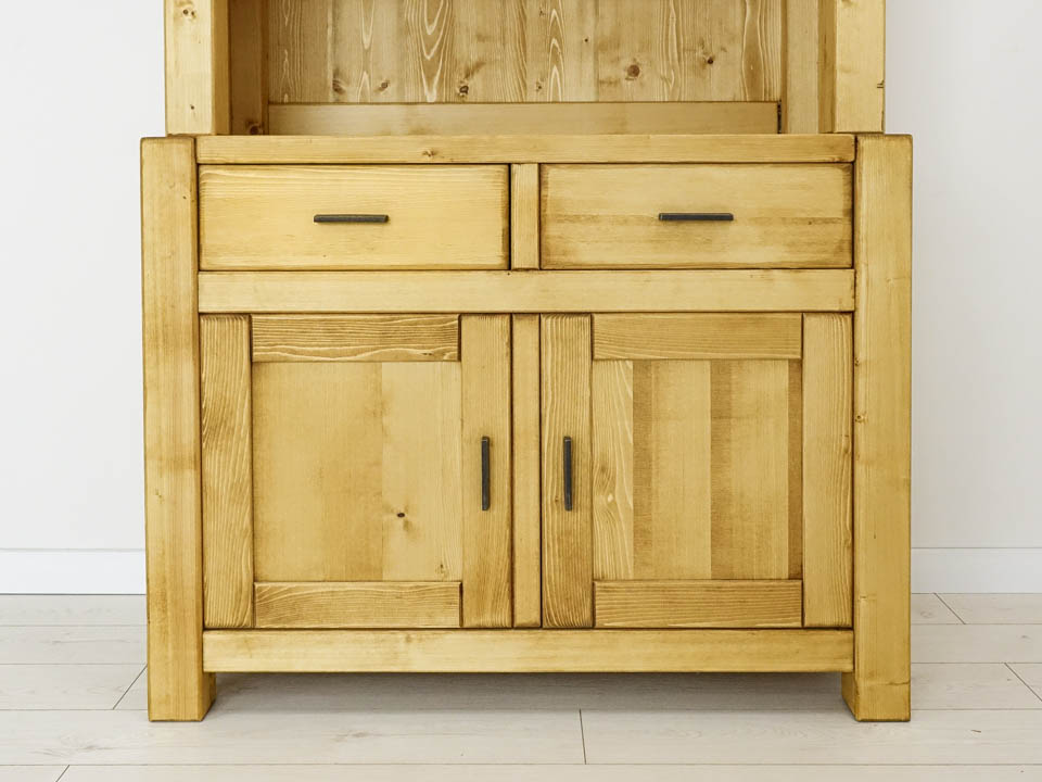 kredens z drewna do jadalni