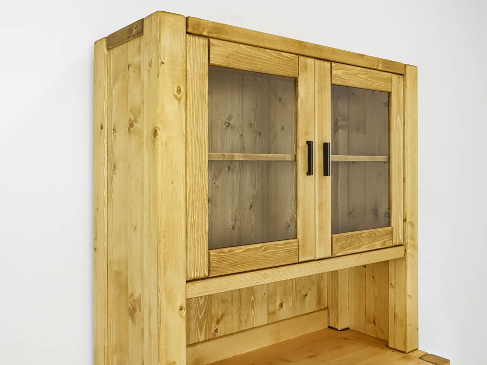 kredens z drewna świerkowego