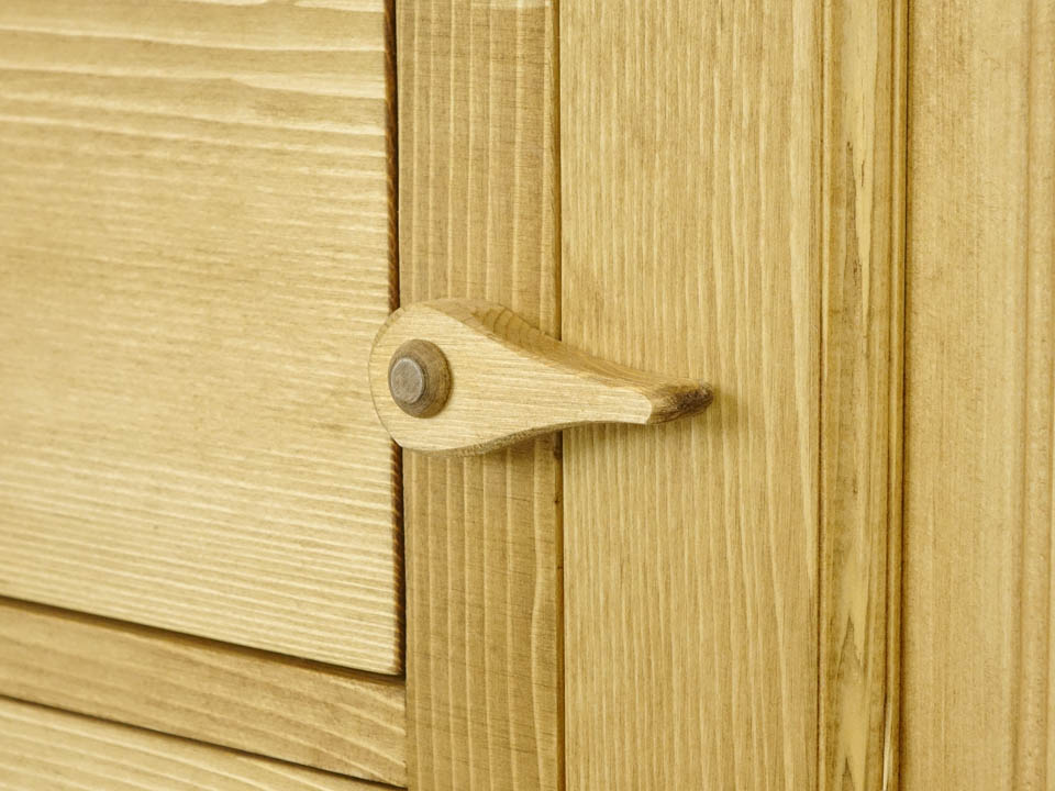 kredens z drewna świerkowego