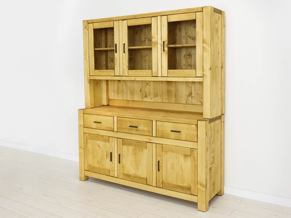 kredens z drewna świerkowego do jadalni