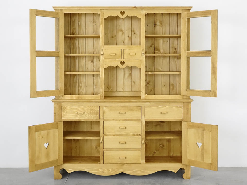 kredens z litego drewna do salonu