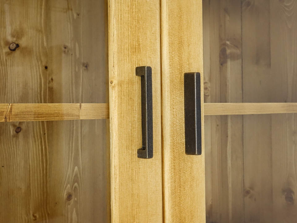 kredens z litego drewna świerkowego