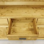 kredens z litego drewna świerkowego