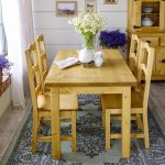 krzesła z litego drewna