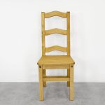 krzesło z litego drewna