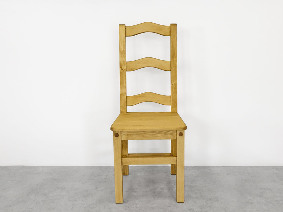 krzesło z litego drewna