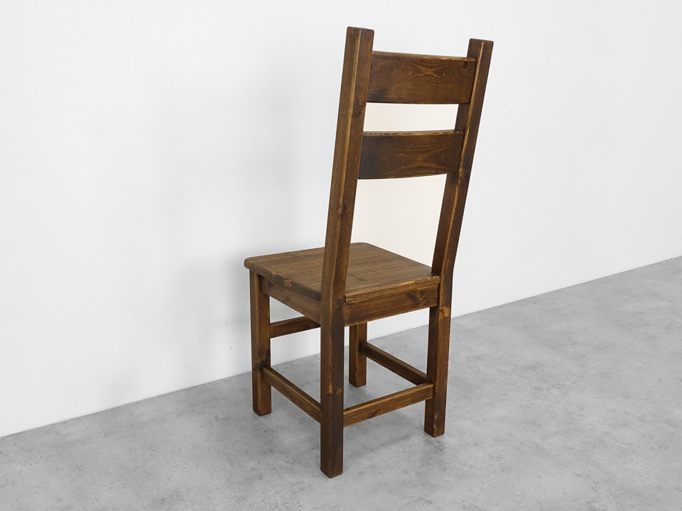 krzesło z litego drewna