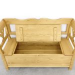 ławka z drewna rustykalnego