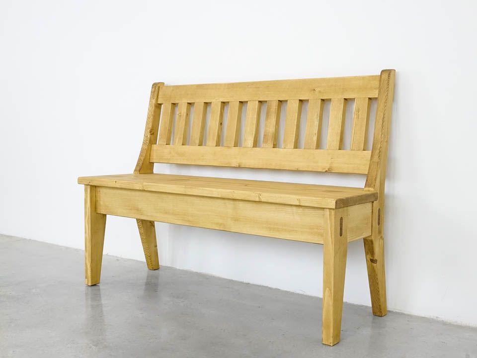 ławka z drewna świerkowego