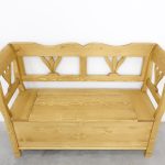 ławka z litego drewna