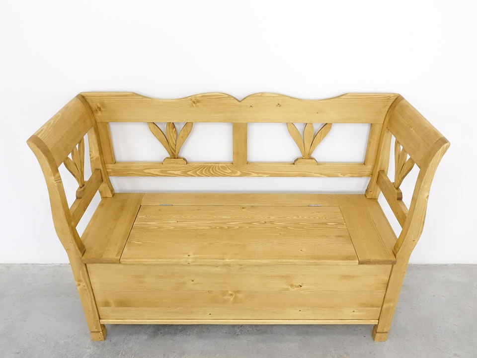 ławka z litego drewna