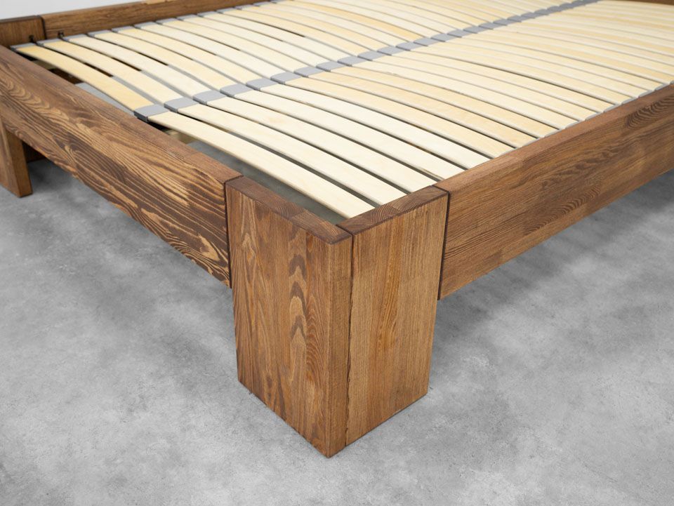 łóżko drewniane sosnowe