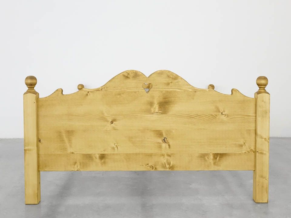 łóżka drewniane świerkowe