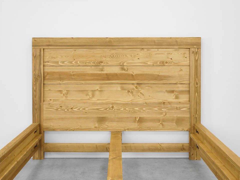 łóżka drewniane z litego drewna