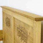 łóżko z litego drewna świerkowego