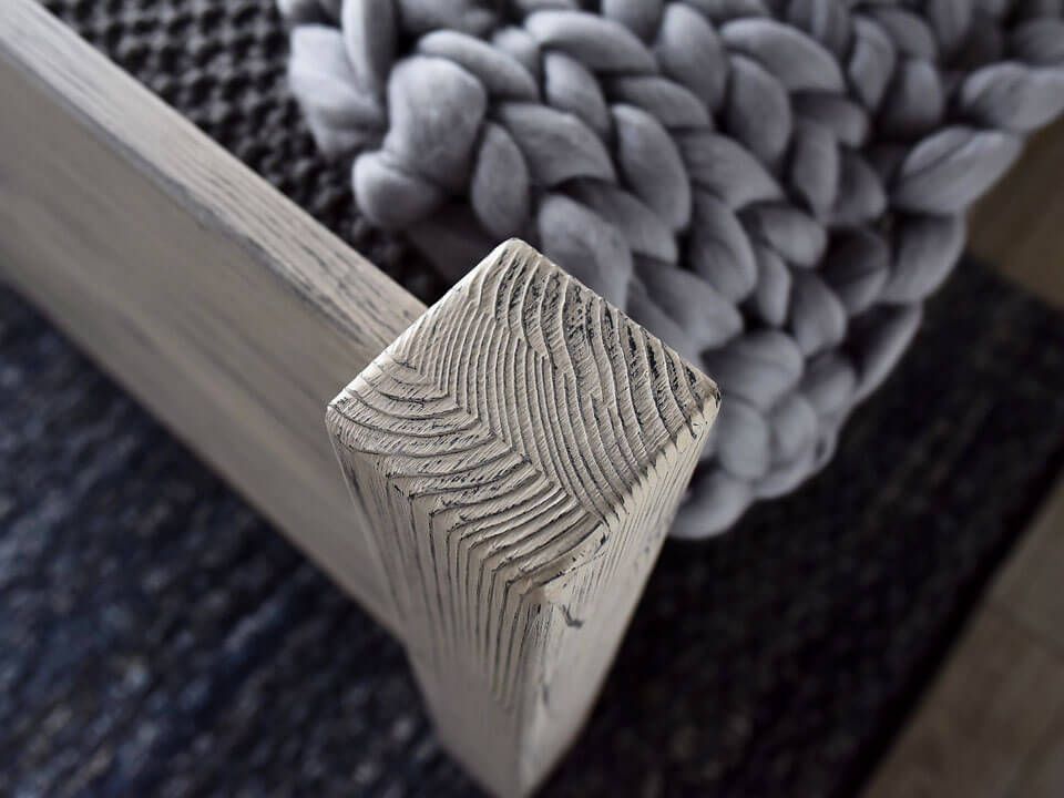 łożko z litego drewna