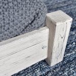 masywne łóżko drewniane