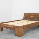 łóżko drewniane do sypialni
