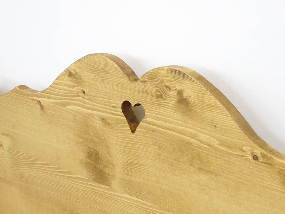 łóżko drewniane świerkowe zdobione