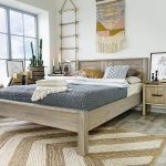 łóżko drewniane w stylu boho