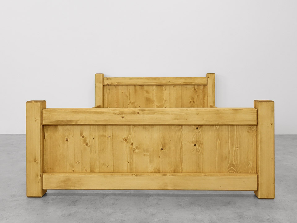 łóżko świerkowe do sypialni