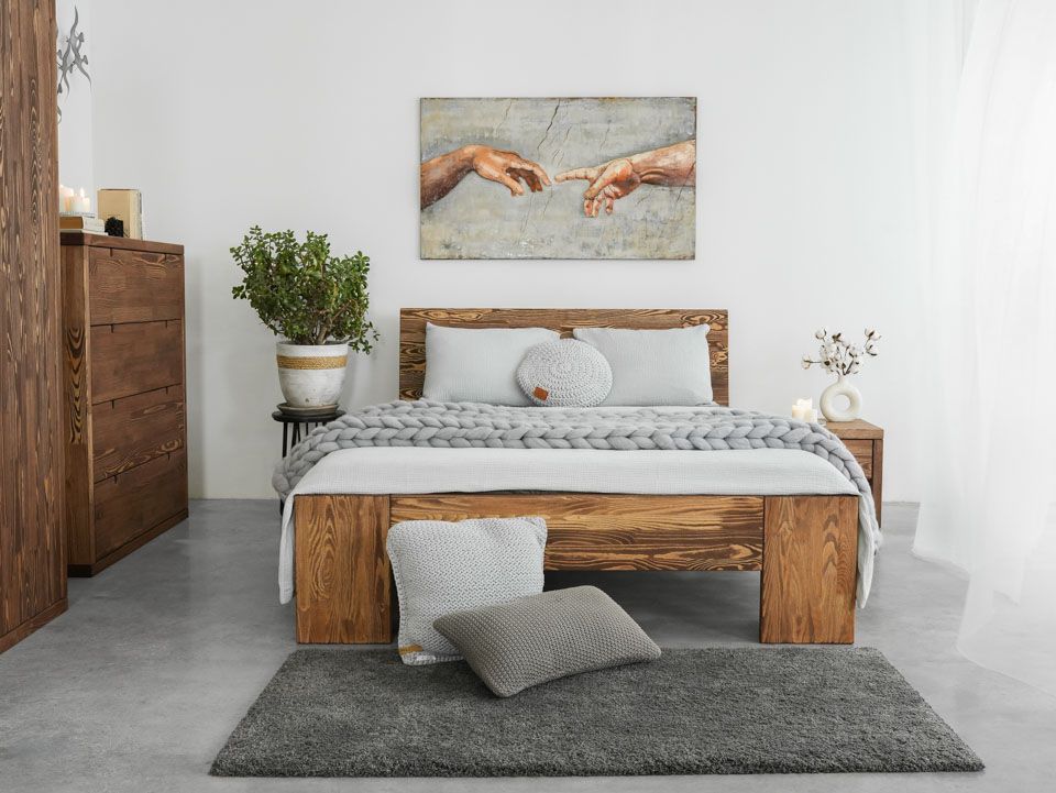 łóżko z drewna sosnowego